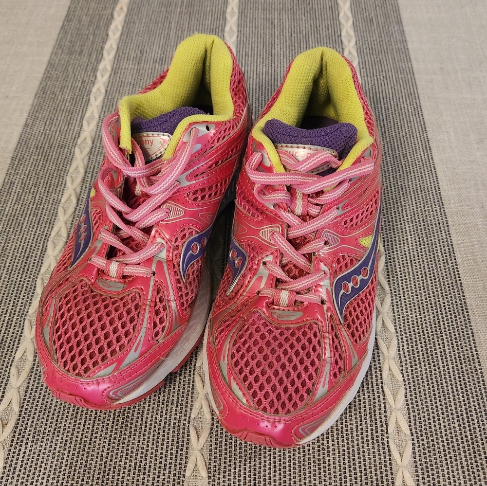 Size 4- Saucony Guide 6 Pink/Silver